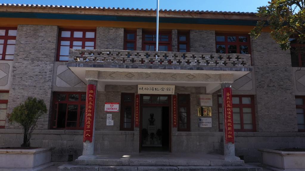 说明: 张伯简纪念馆门口全景