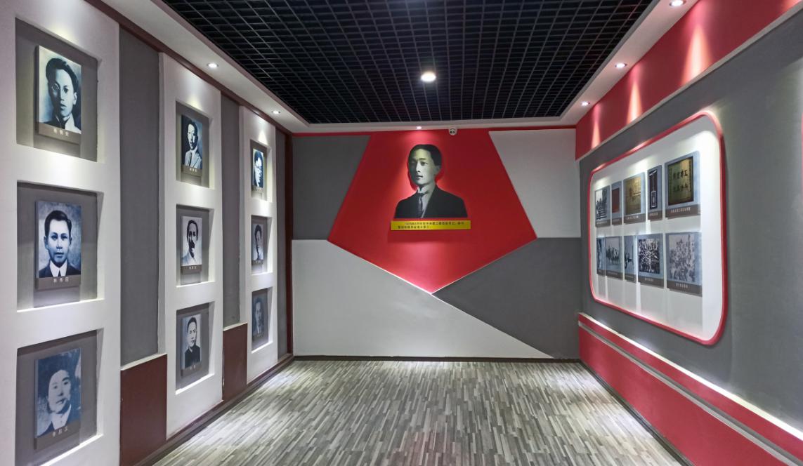 说明: 张伯简省港大罢工展板